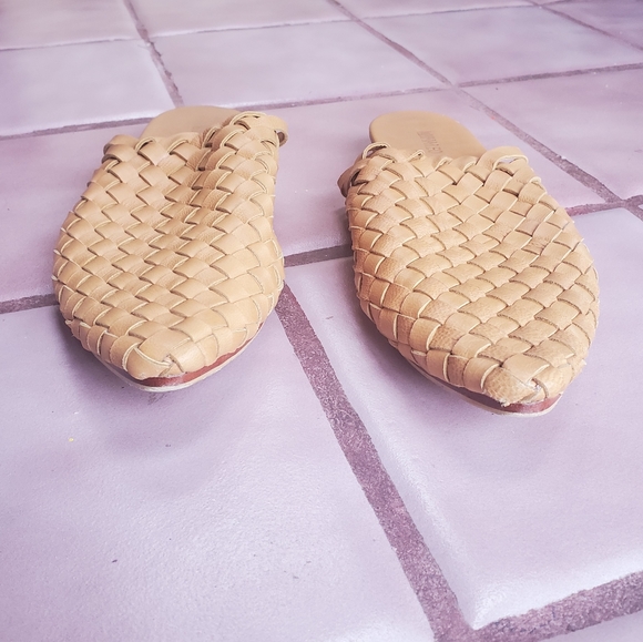 SOLD--Mihaleo Paloma Woven - Picture 4 of 10